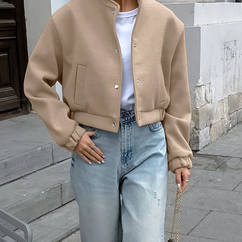 Dame Cropped Bomberjakke med knaplukning og praktiske lommer Stilla