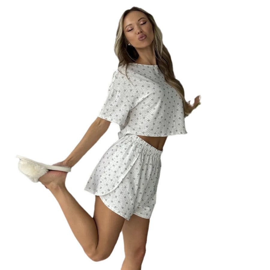 Dame afslappet og luftigt let kortærmet sæt med V-hals og hjertemotiv Stilla