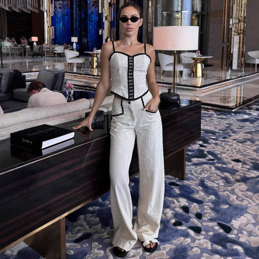 Dame Elegant Jumpsuit med smalle stropper og detaljesømme Stilla