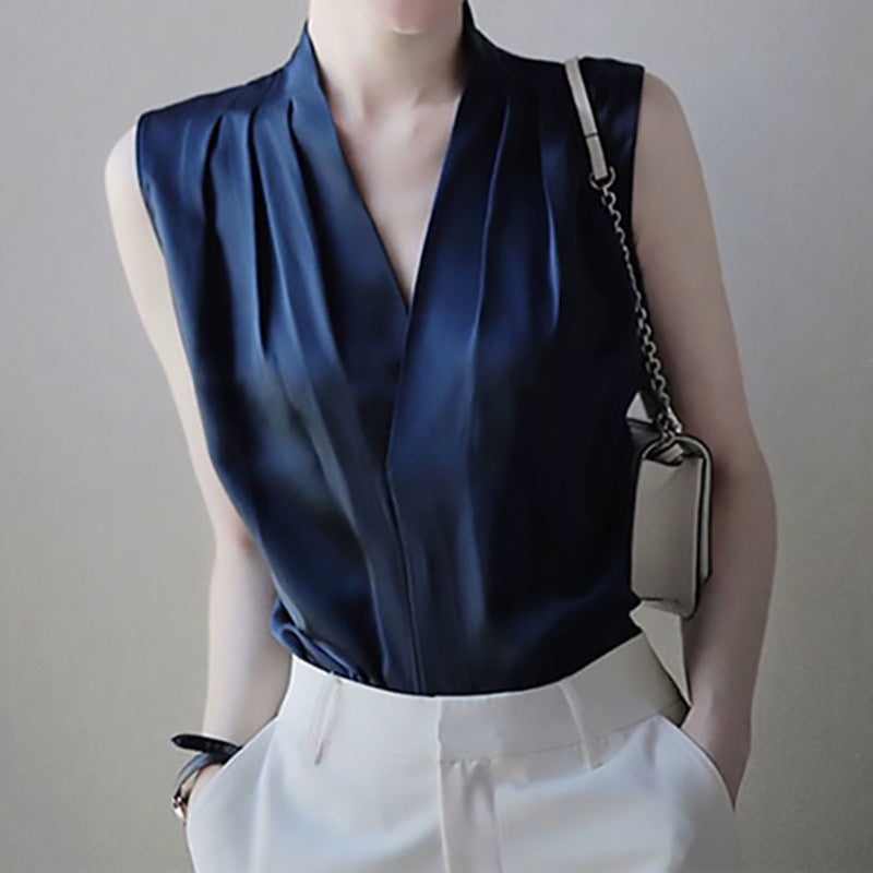 Dame elegant bluse med dyb V-hals og fine folders Stilla