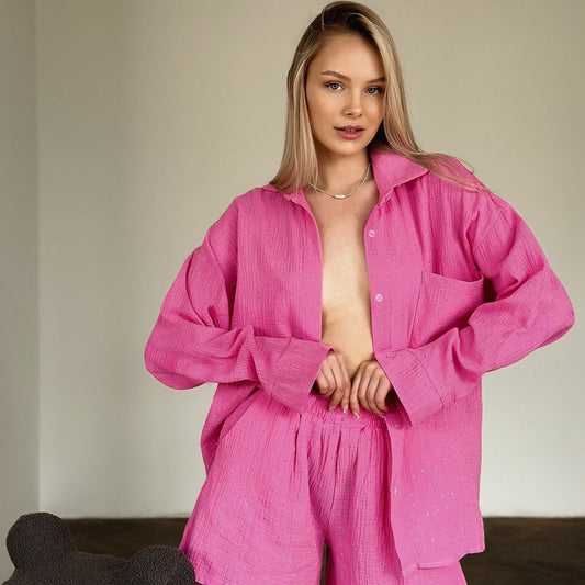 Dame afslappet oversized skjorte og shorts sæt i let stof med modigt strukturmønster Stilla