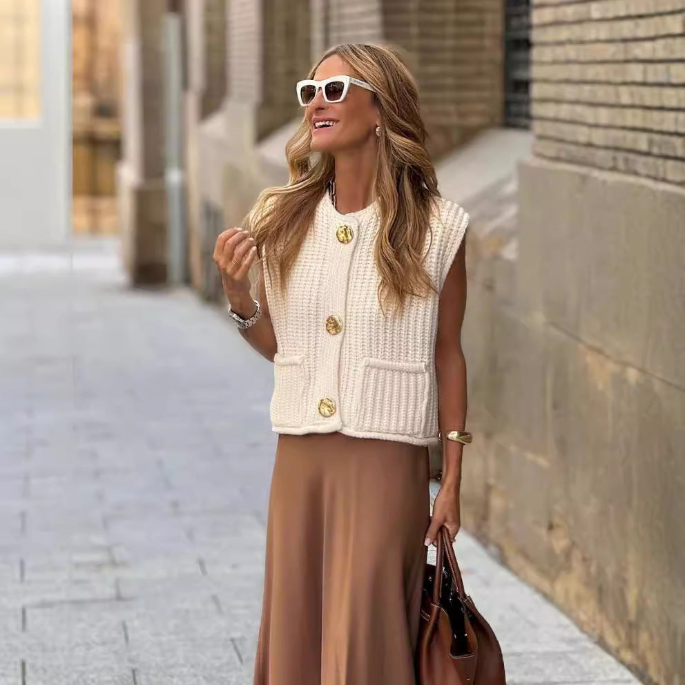 Dame strikket vest med knapdetaljer og praktiske lommer Stilla