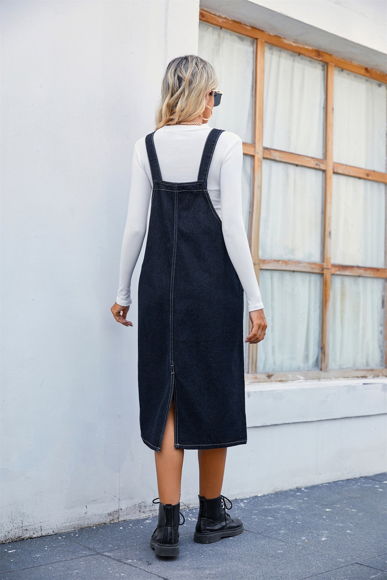 Dame denim- overallkjole med praktiske sidelommer og moderne snit Stilla