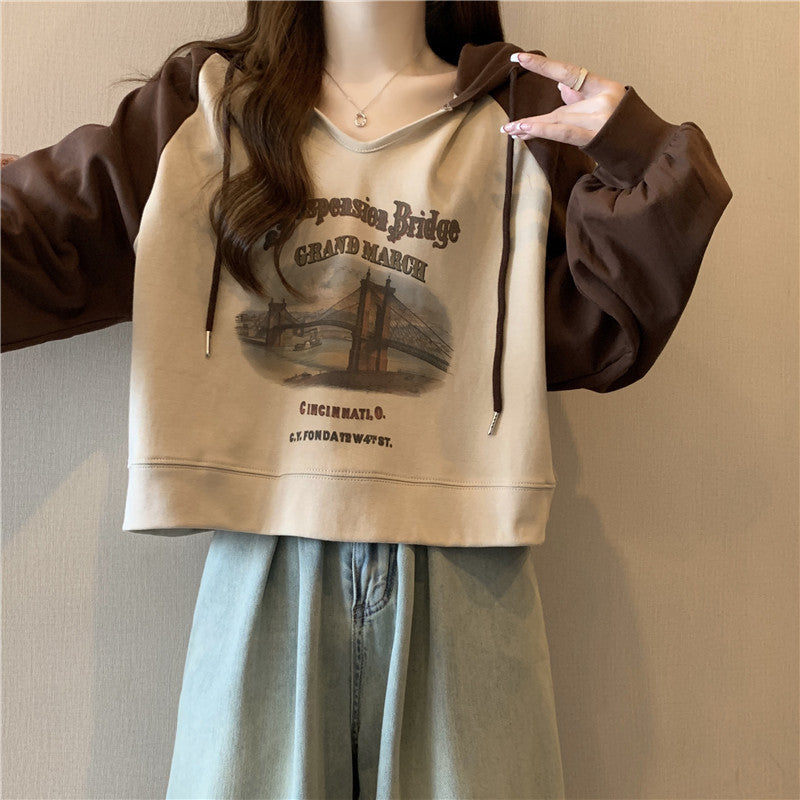 Dame Cropped Graphic Hoodie med Vintage Kunstværk Stilla