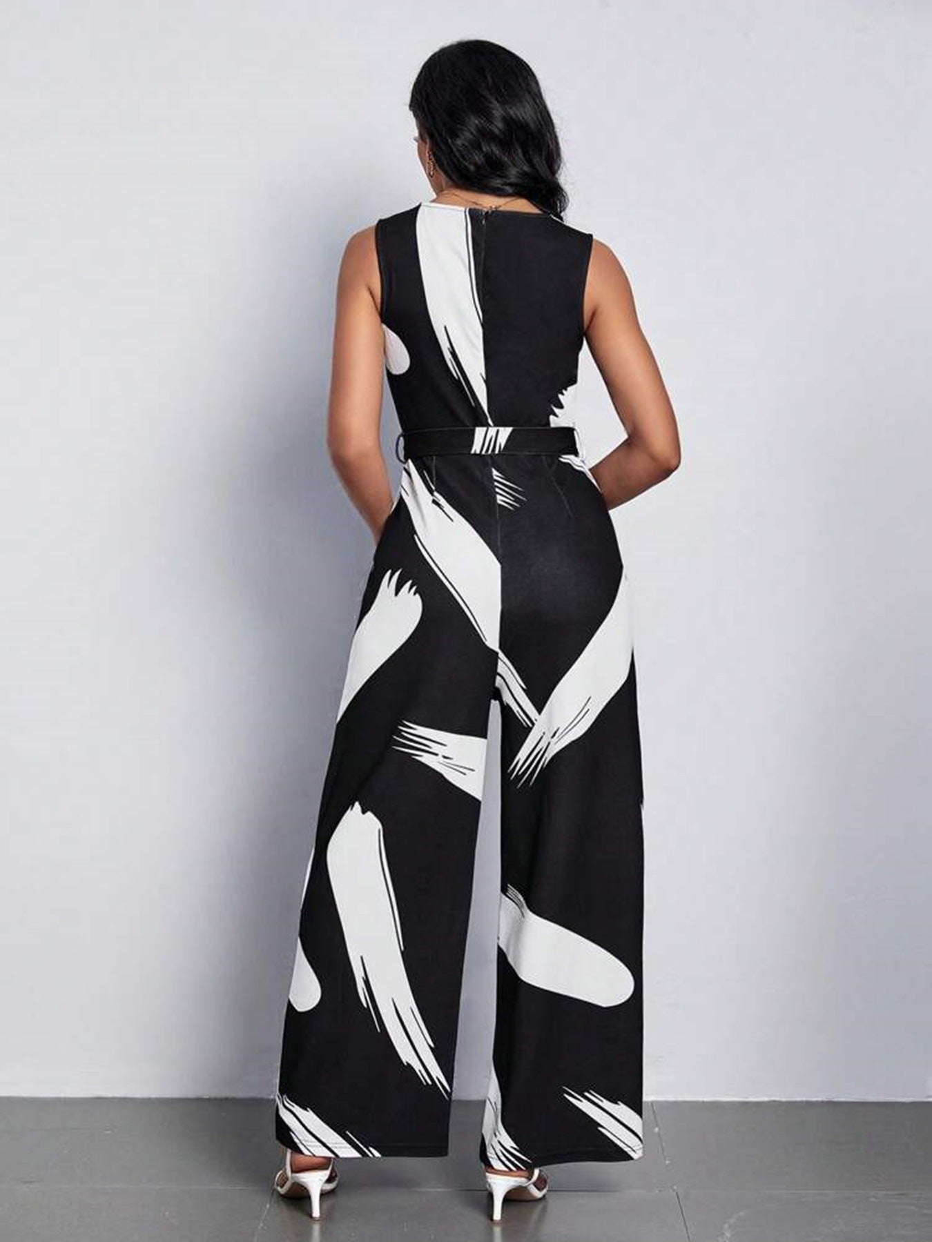 Dame elegant Jumpsuit med bredt ben og moderigtigt bælte Stilla