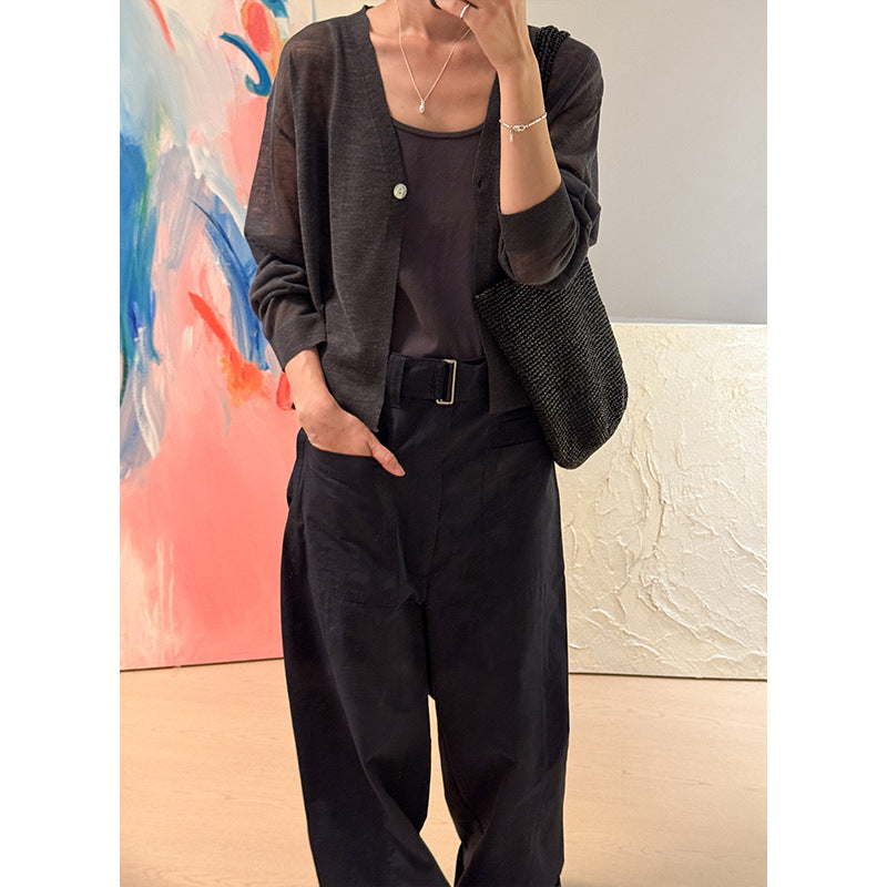 Dame cropped strikjakke med V-udskæring og knapdetaljer Stilla