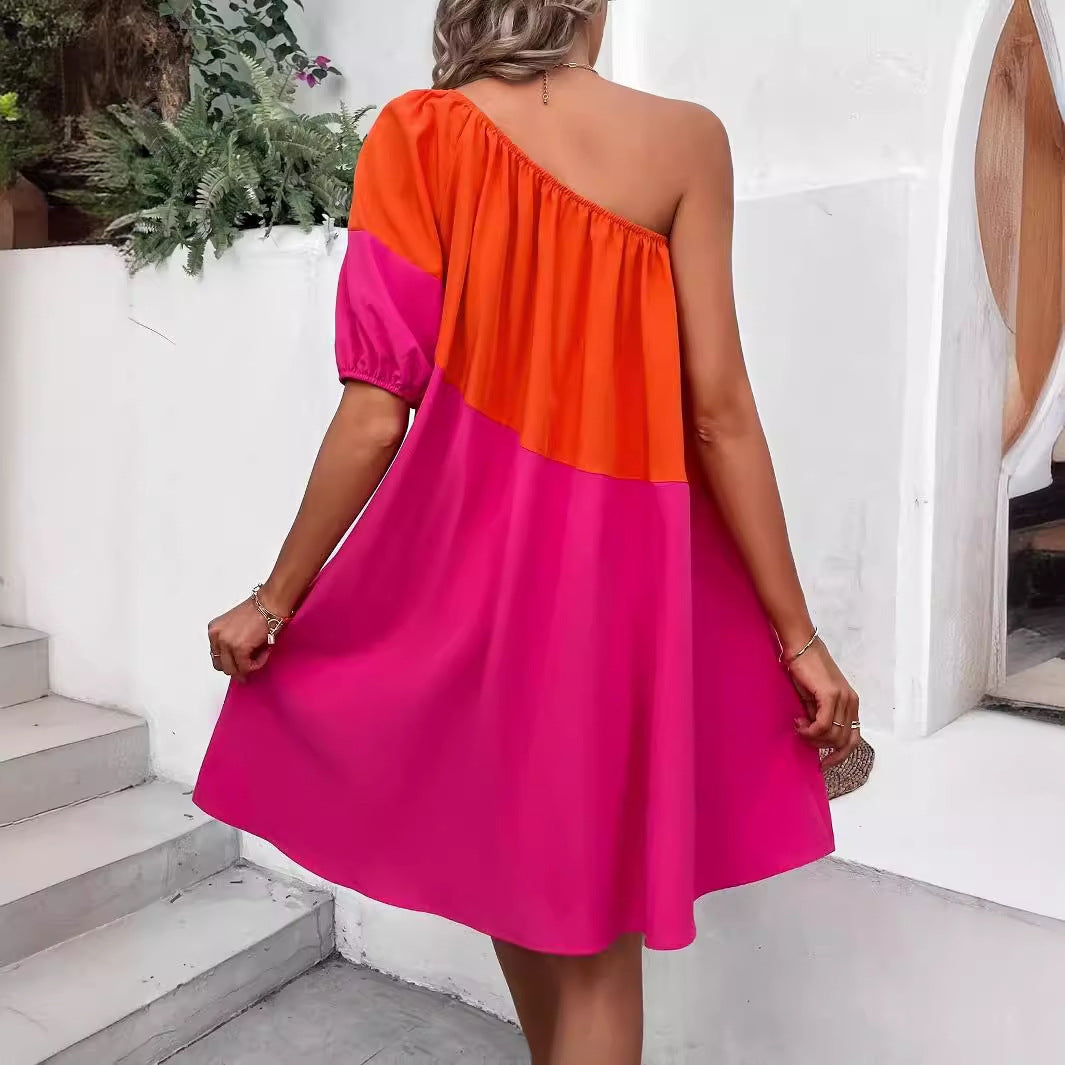 Dame afslappet asymmetrisk sommerkjole med en-sidig stropp og farverigt blokdesign Stilla