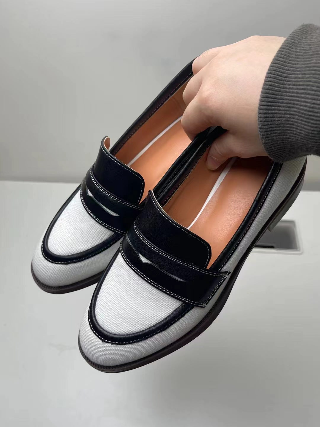 Femme Dato Slip-On Loafer med stilfuld accent Stilla