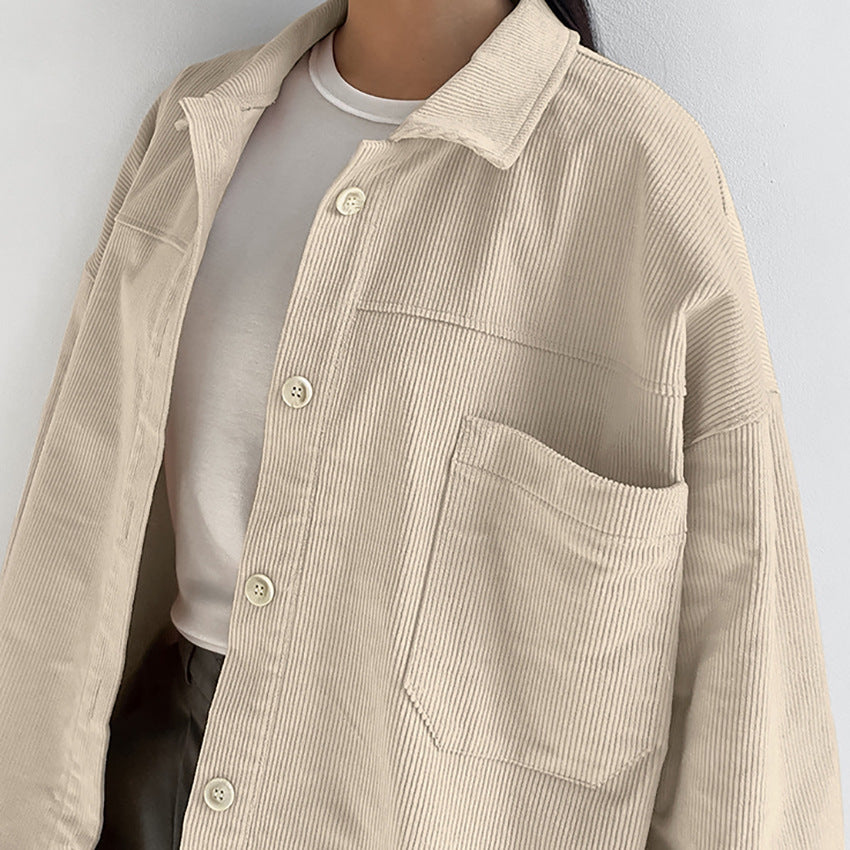 Dame afslappet oversized skjortejakke lavet af blødt kordfløjl med praktiske lommer Stilla