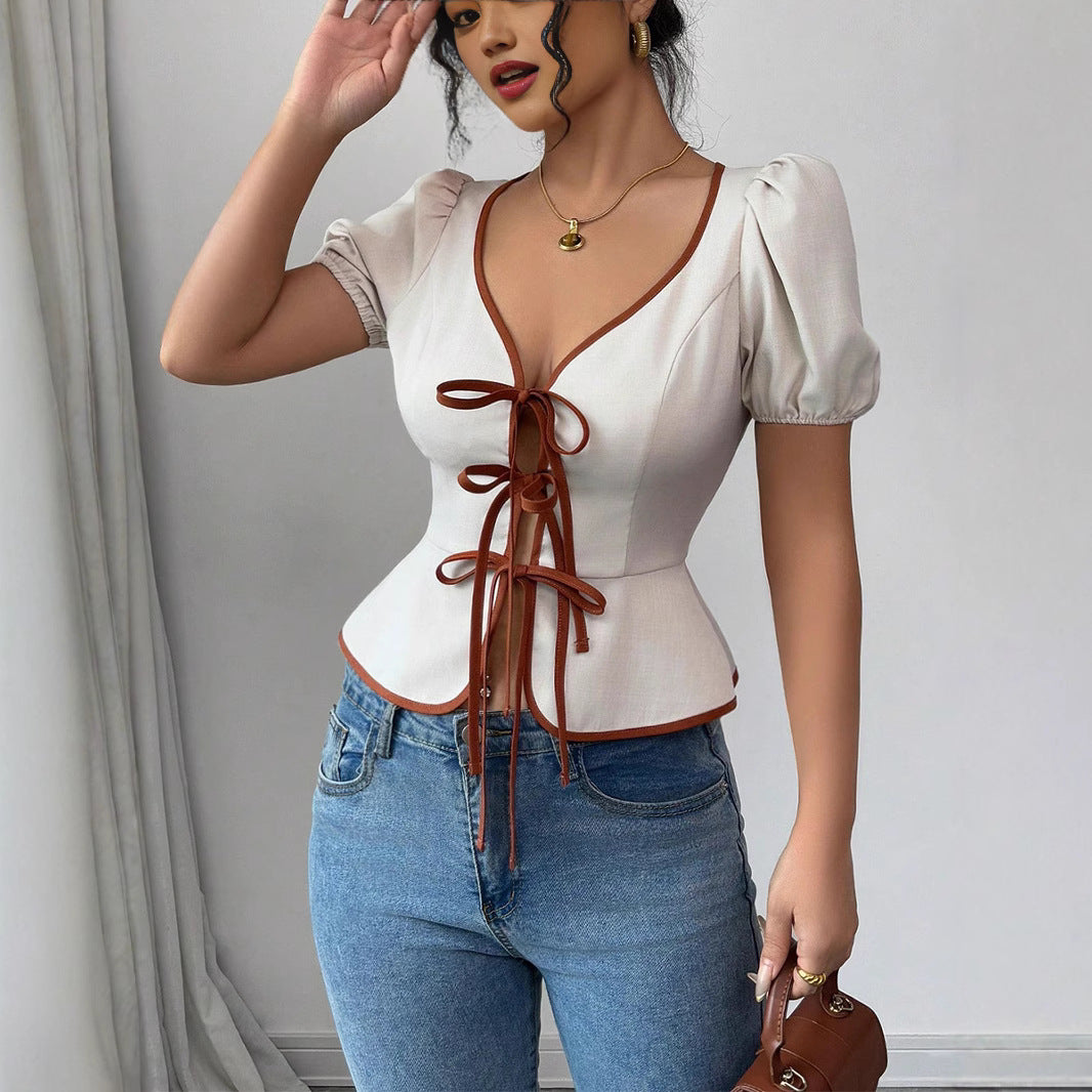 Dame elegant bluse med raffinerede flæsedetaljer og figursyet snit Stilla