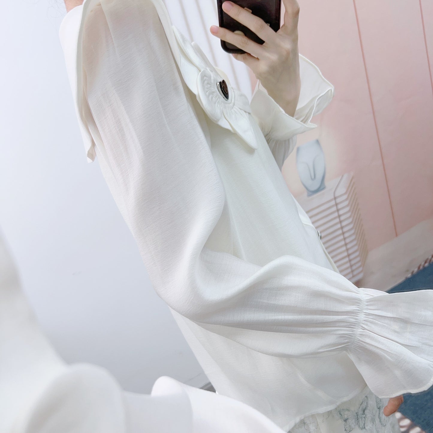 Dame elegant bluse med blomsterapplikationer og puffærmer Stilla