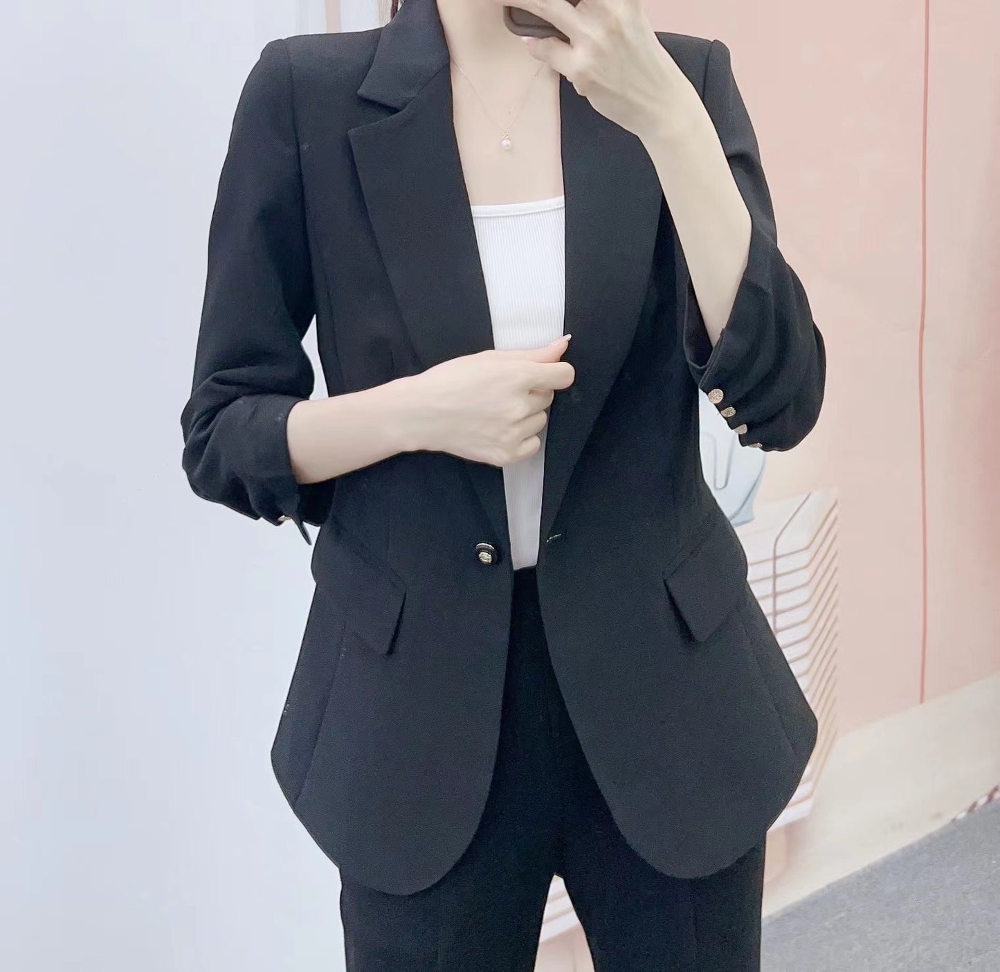 Dame Elegant Businessblazer med figursyet snit og praktiske lommer Stilla