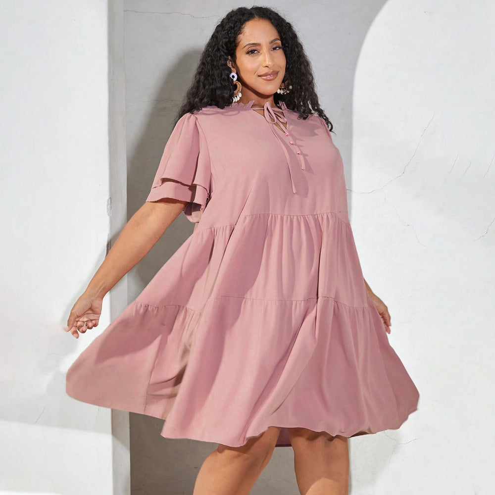 Dame afslappet sommerkjole med ruffle detaljer og figursyet snit Stilla