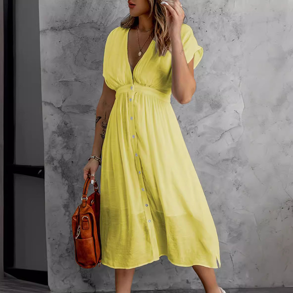 Dame afslappende kjole med knapliste og flydende snit Stilla