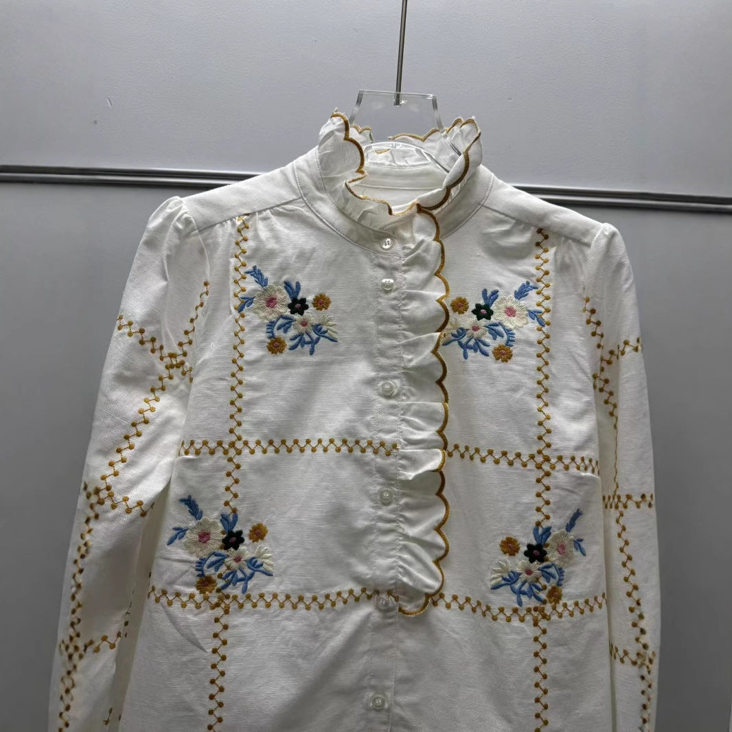 Dame elegant bluse med markante broderier og flæsekant Stilla