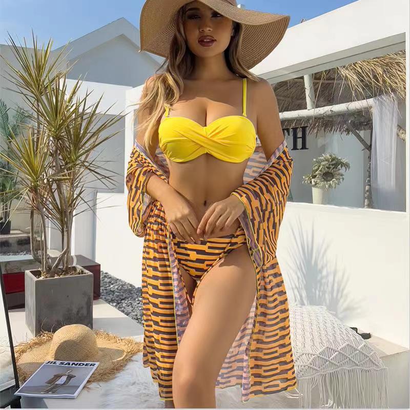 Dame bikinisæt med raffineret indpakningsdesign og moderne kimono Stilla