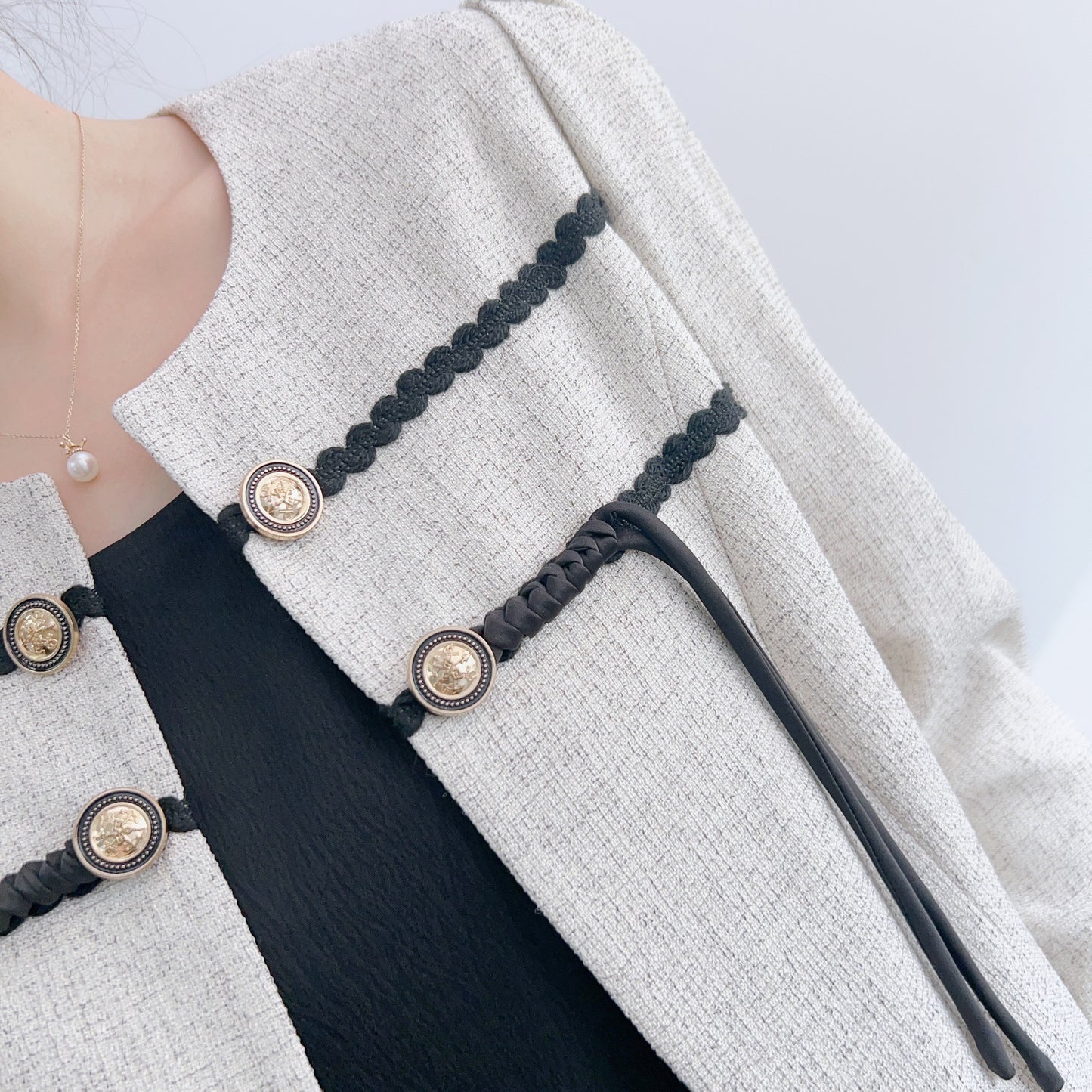 Dame elegant jakke blazer kombination med raffinerede detaljer og fashionable accenter Stilla