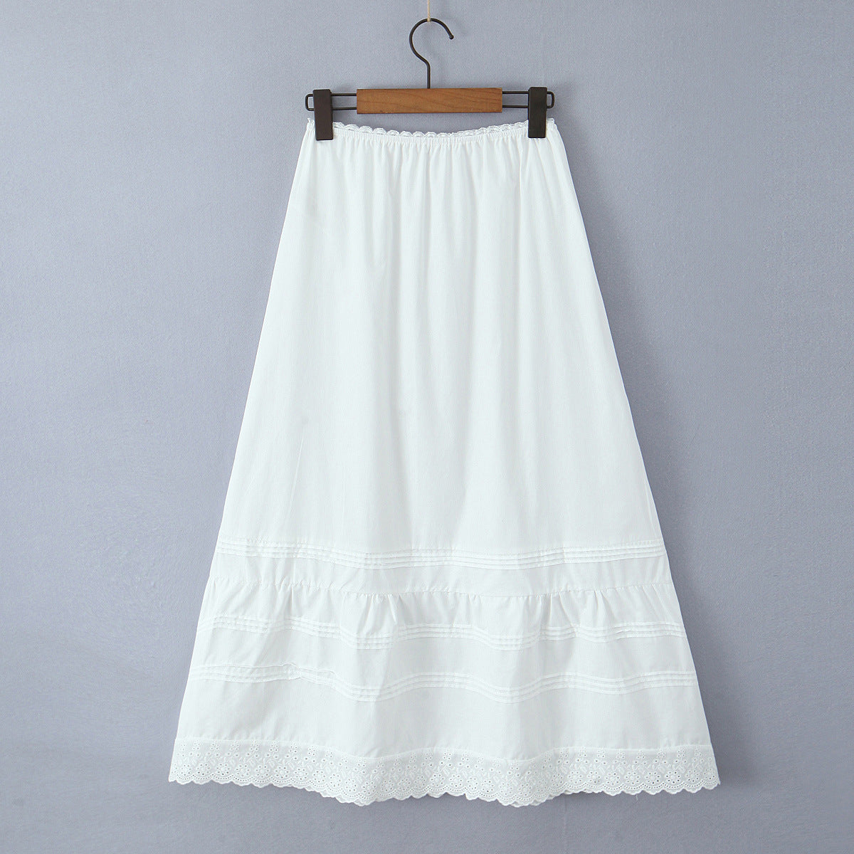 Dame dekorativ bomuldsnederdel med delikate blondeakcenter og voluminøst slut Stilla