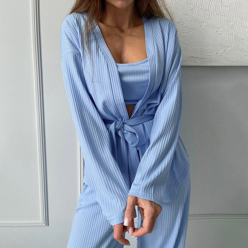 Dame satin loungewear sæt med elegant kimono overdel og bred ben Stilla