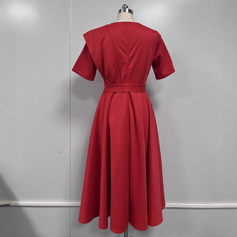 Dame A-formet kjole med asymmetrisk V-hals og taljeret bælte Stilla