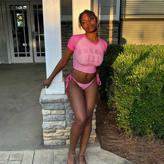 Dame Cropped Graphic T-shirt og High-Waisted Bikini Sæt Stilla