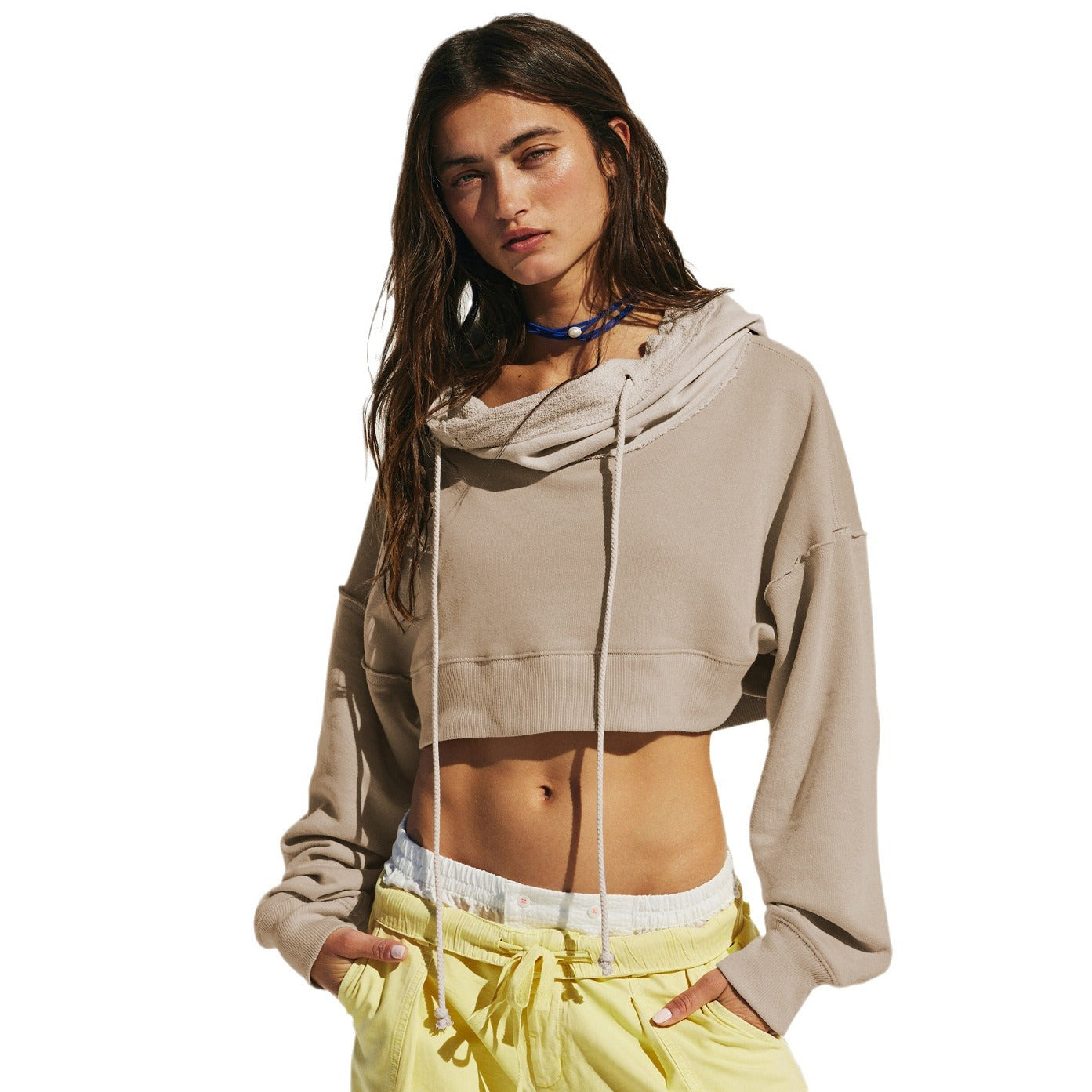 Dame cropped hættebluse med afslappet snit og funktionelle snore detaljer Stilla