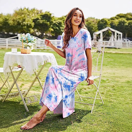 Dame afslappet maxikjole med sideslids og moderne batikdesign Stilla