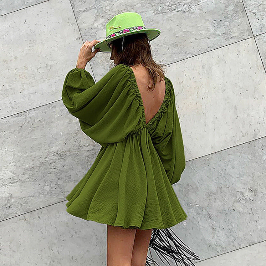 Dame afslappet minikjole med dyb V-halsudskæring og svajende skørt Stilla