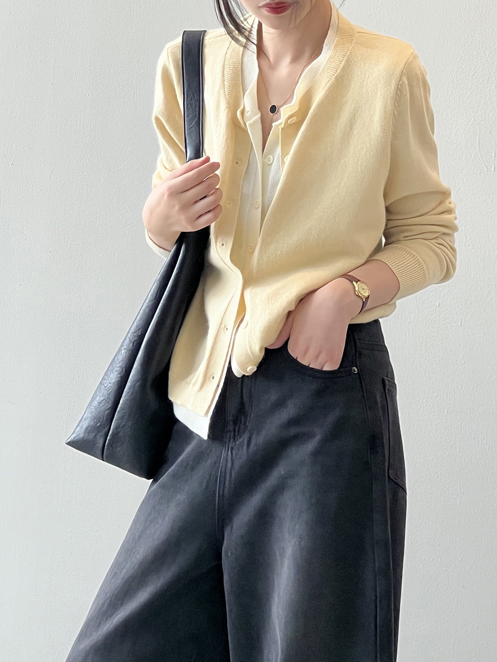 Dame afslappet cardigan lavet af fin strikkvalitet med knaplukning Stilla