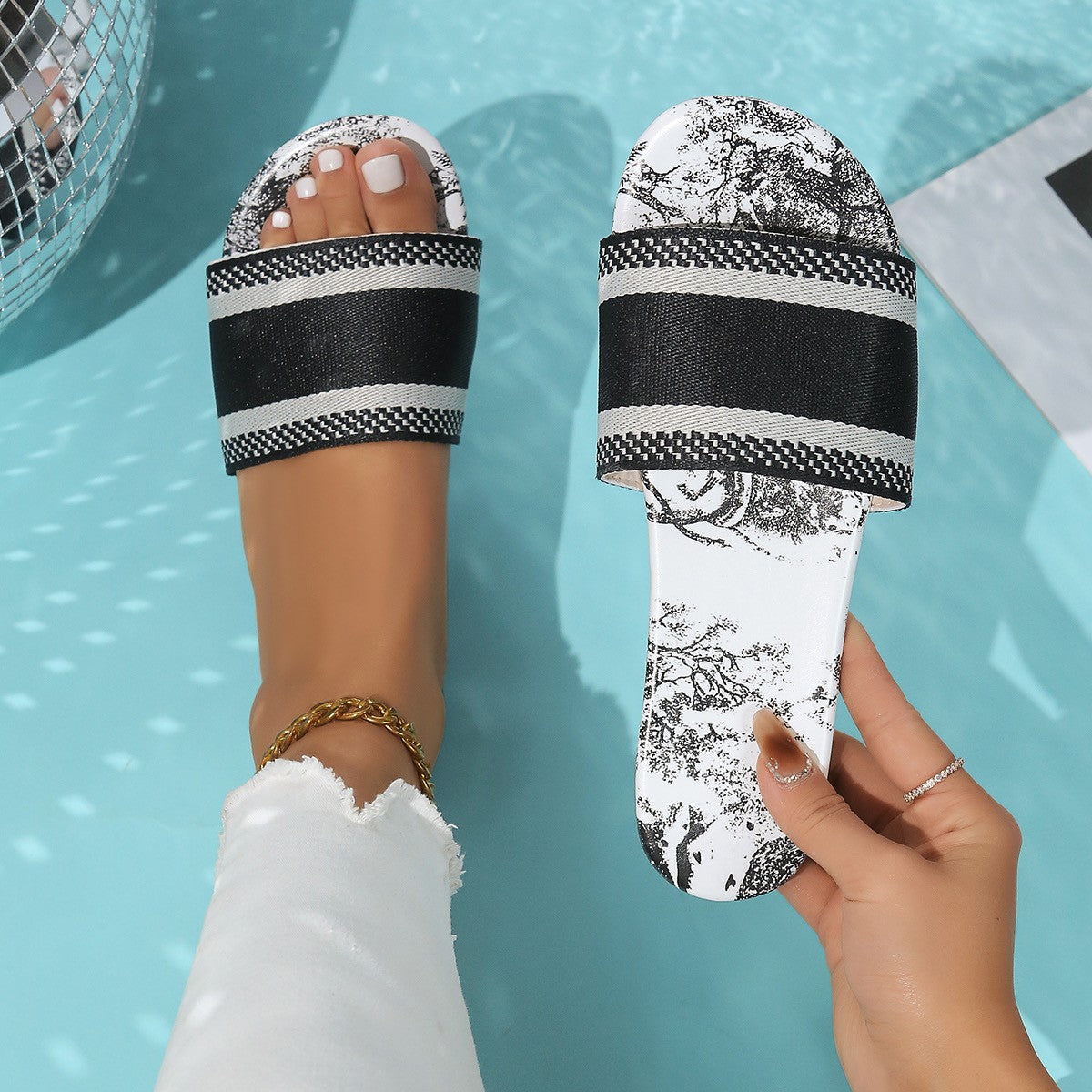 Dame komfortable tæ sandals med bred rem design og ergonomisk fodseng Stilla
