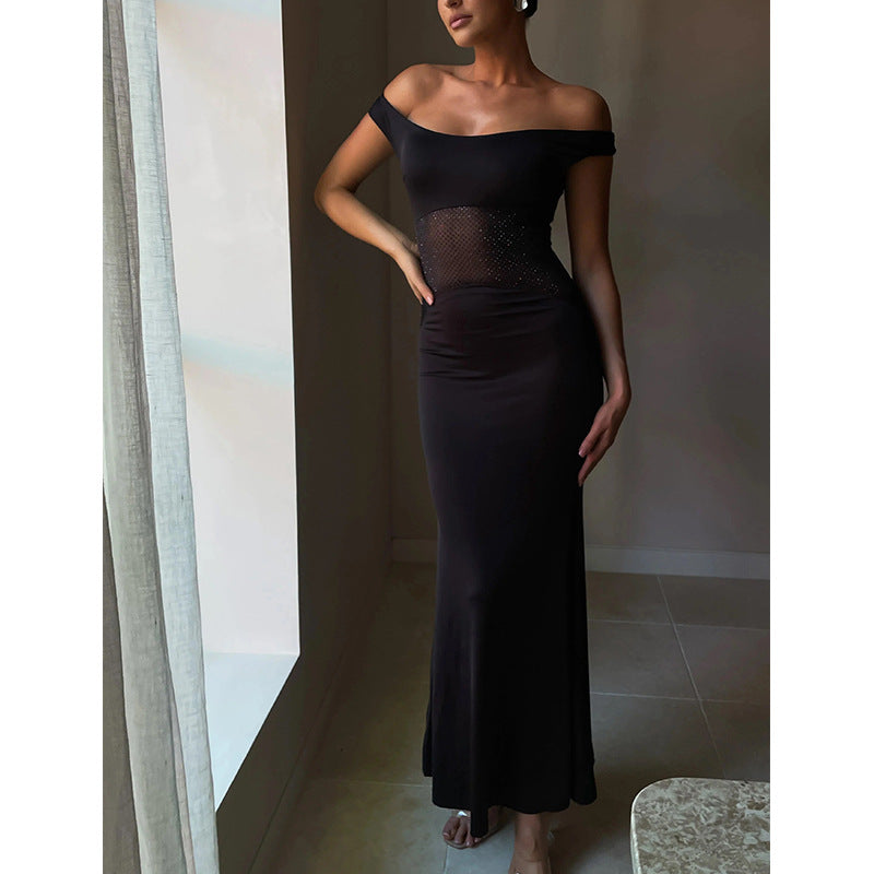 Dame elegant aftenkjole med skulderfri design og figursyet snit Stilla