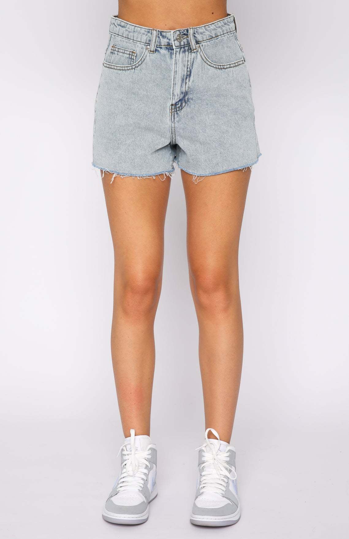 Dame denim shorts med høj talje og flagrende kanter Stilla