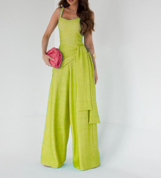 Dame bredt jumpsuit med elegante draperinger og stropper Stilla