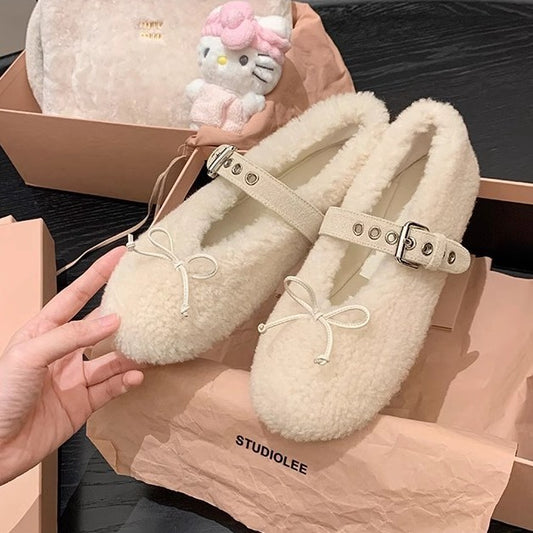 Dame hjemmesko i blød fleece med fashionable spænde detaljer Stilla