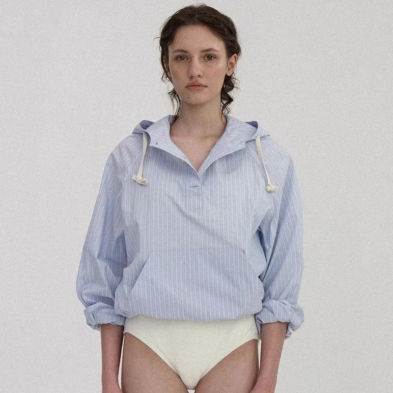 Dame afslappet hættejakke med voluminøse ærmer og moderne snit Stilla