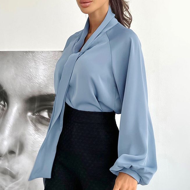 Dame elegant bluse med smart indpakningsdesign og brede ærmer Stilla