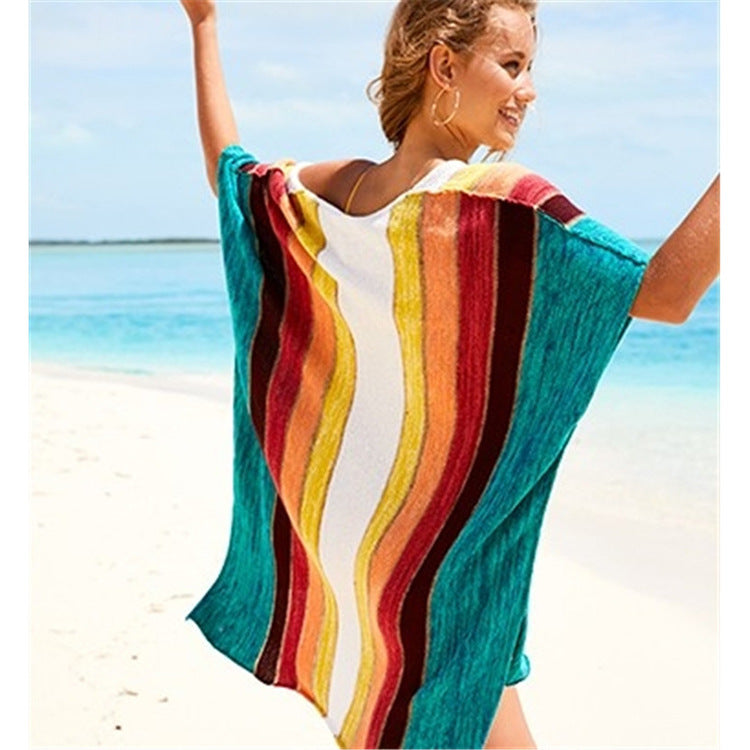 Dame afslappet strandoverdel med moderne stribemønster og dyb V-hals Stilla