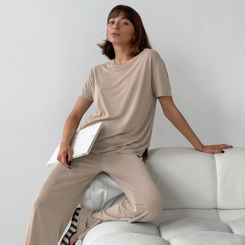 Dame afslappet Lounge-sæt med bred bluse og komfortable bukser Stilla