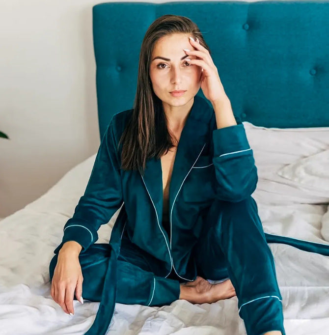 Dame Fleece-nattøj sæt med komfortabel morgenkåbe og elegante detaljer Stilla