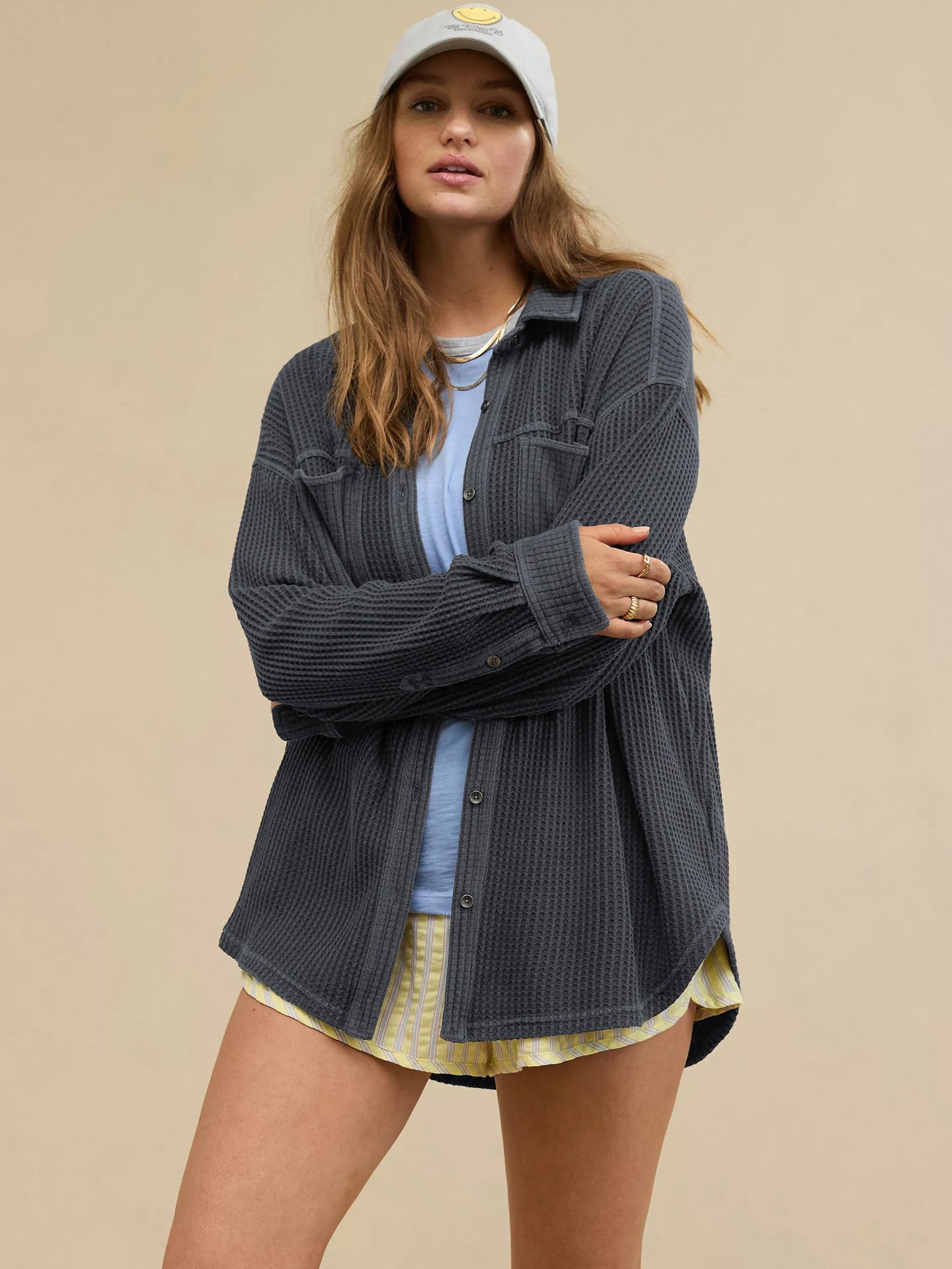 Dame afslappet overshirt i struktureret bomuld med trykknaplukning og sidelæg Stilla