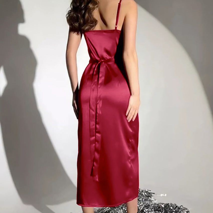 Dame elegant indpakningskjole med højt split og glitrende finish Stilla