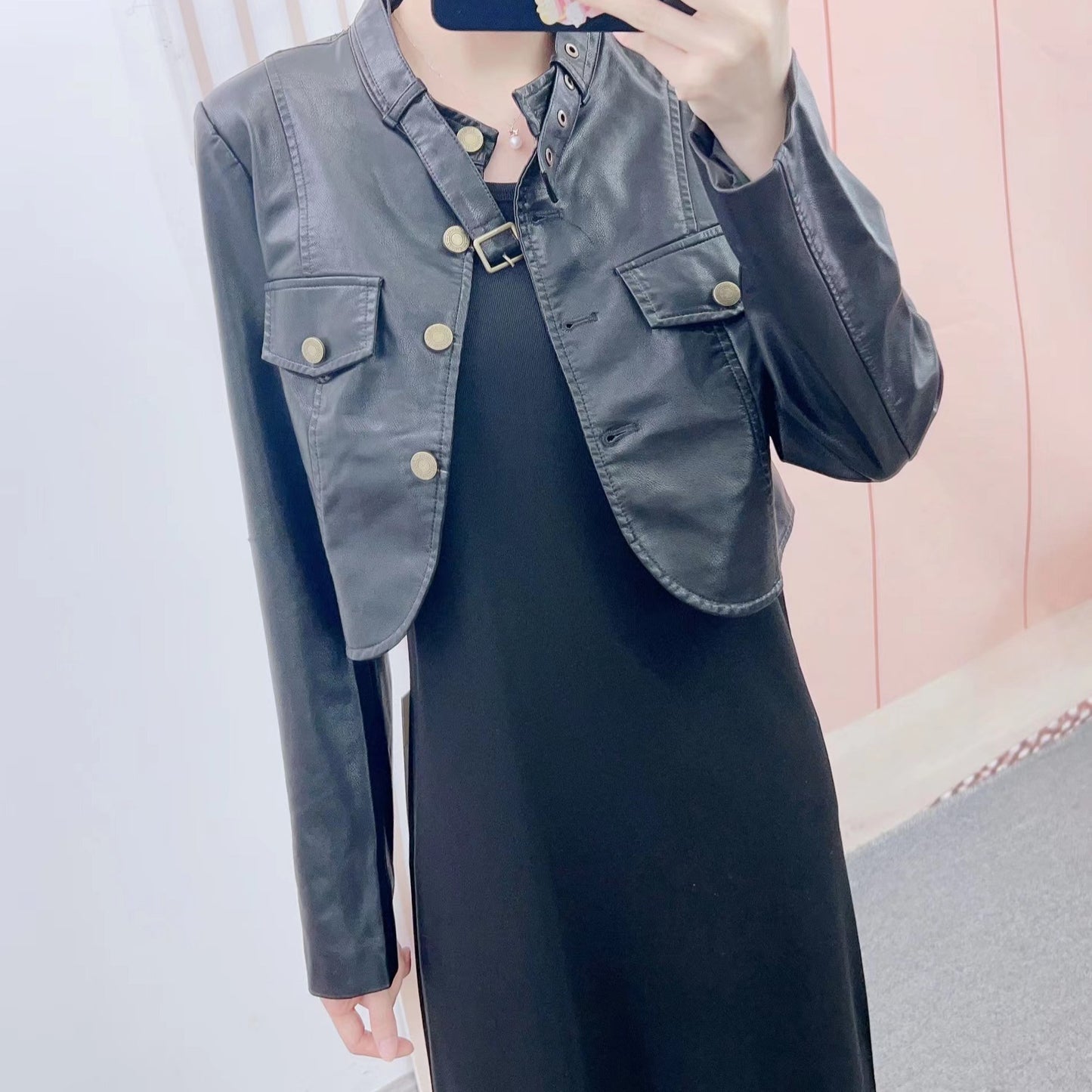 Dame Cropped Læderjakke med dekorative Knapdetaljer Stilla