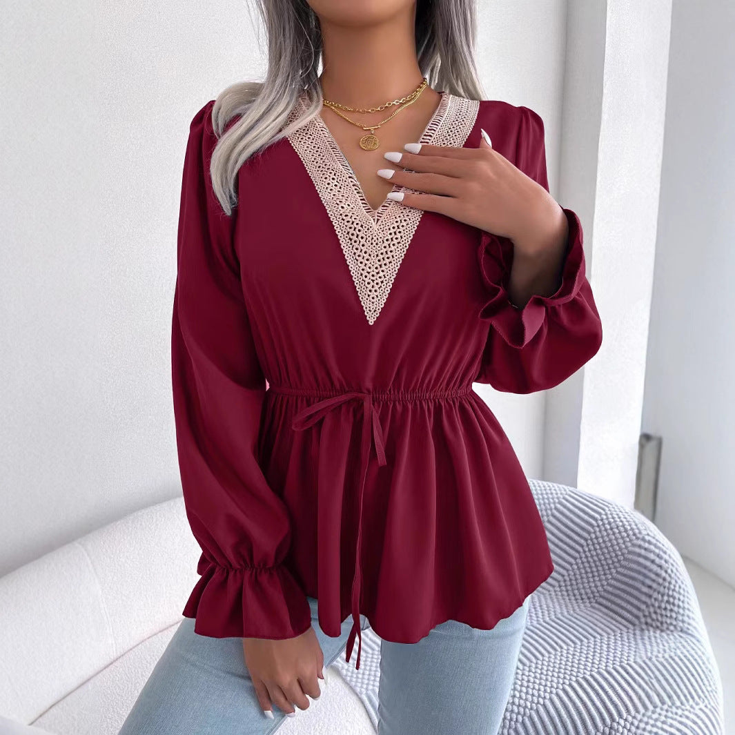 Dame elegant bluse med raffineret V-udskæring og volan detaljer Stilla