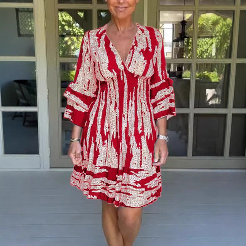 Dame afslappet sommerkjole med V-hals og trendy mønster Stilla