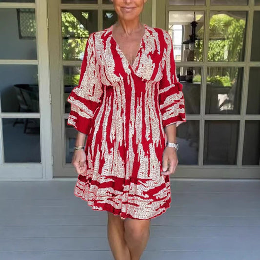 Dame afslappet sommerkjole med V-hals og trendy mønster Stilla