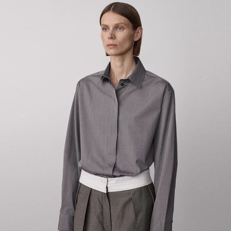 Dame afslappet langærmet skjorte i minimalistisk design med moderne snit og fin tekstur Stilla