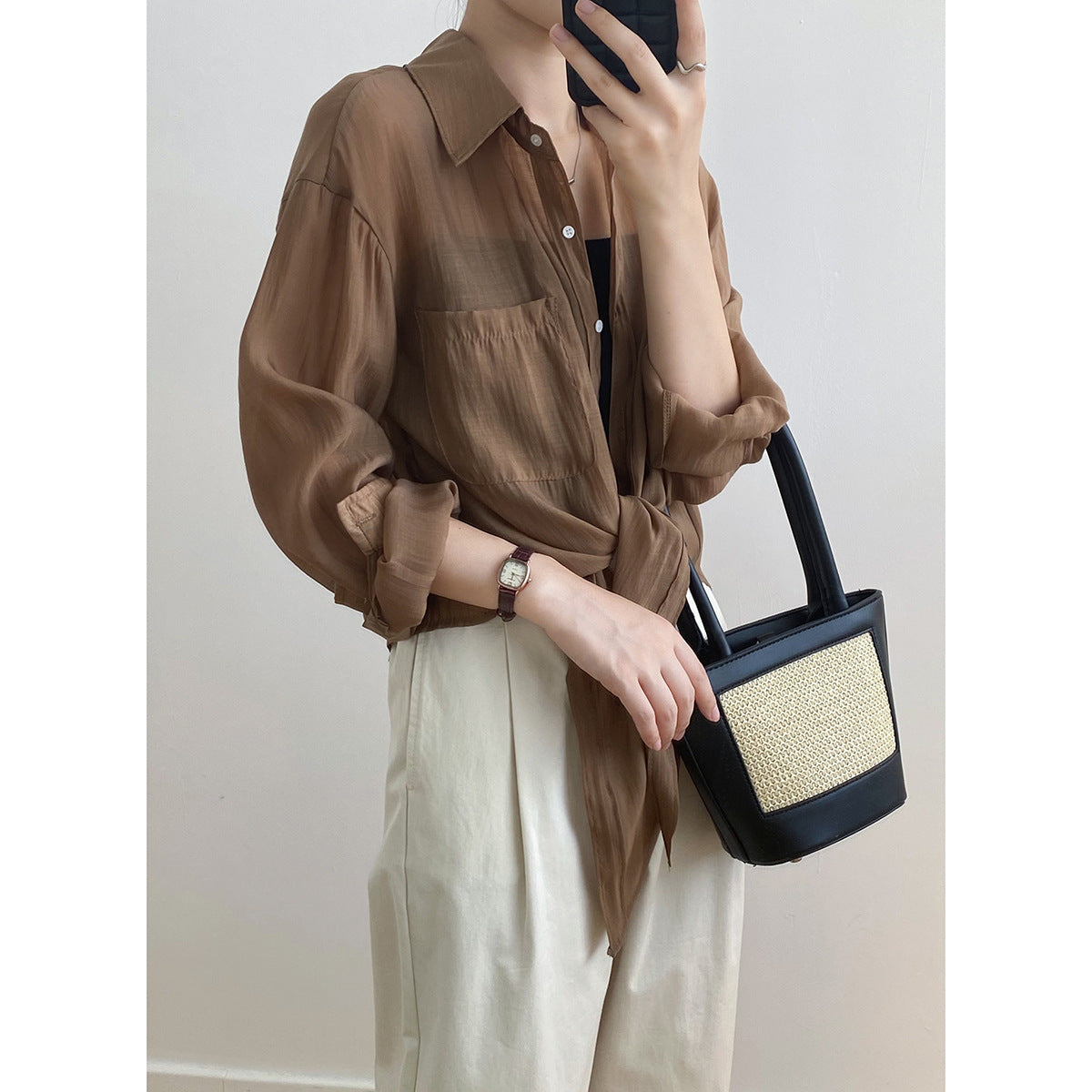 Dame elegant bluse med snoet kant og praktisk brystlomme Stilla