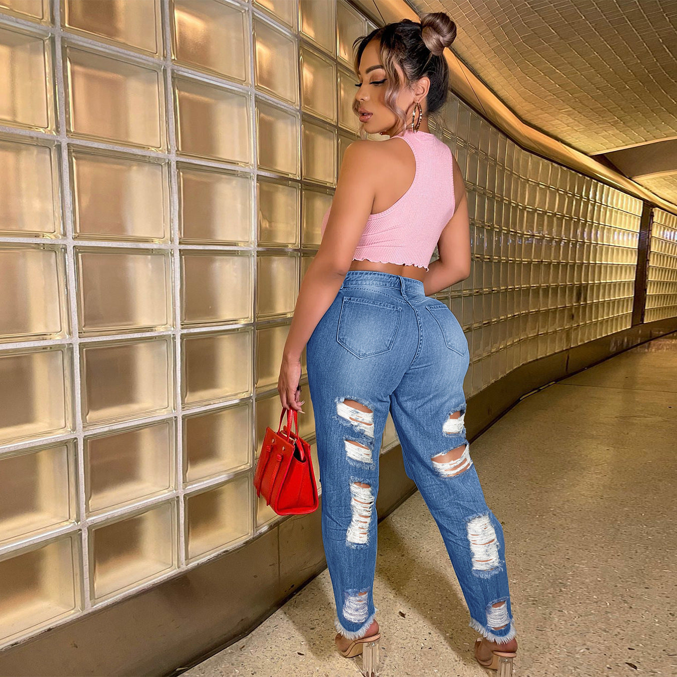 Dame Destroyed Jeans i moderne vintage-look med frynsede elementer og høje revnedetaljer Stilla