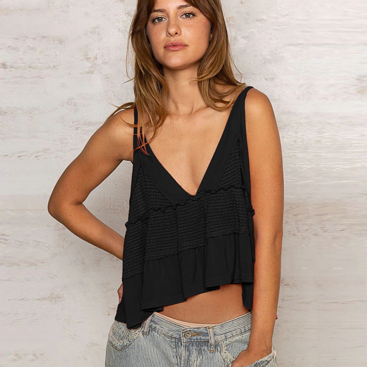 Dame afslappet flæse-top med V-udskæring og justerbare spaghettistropper Stilla