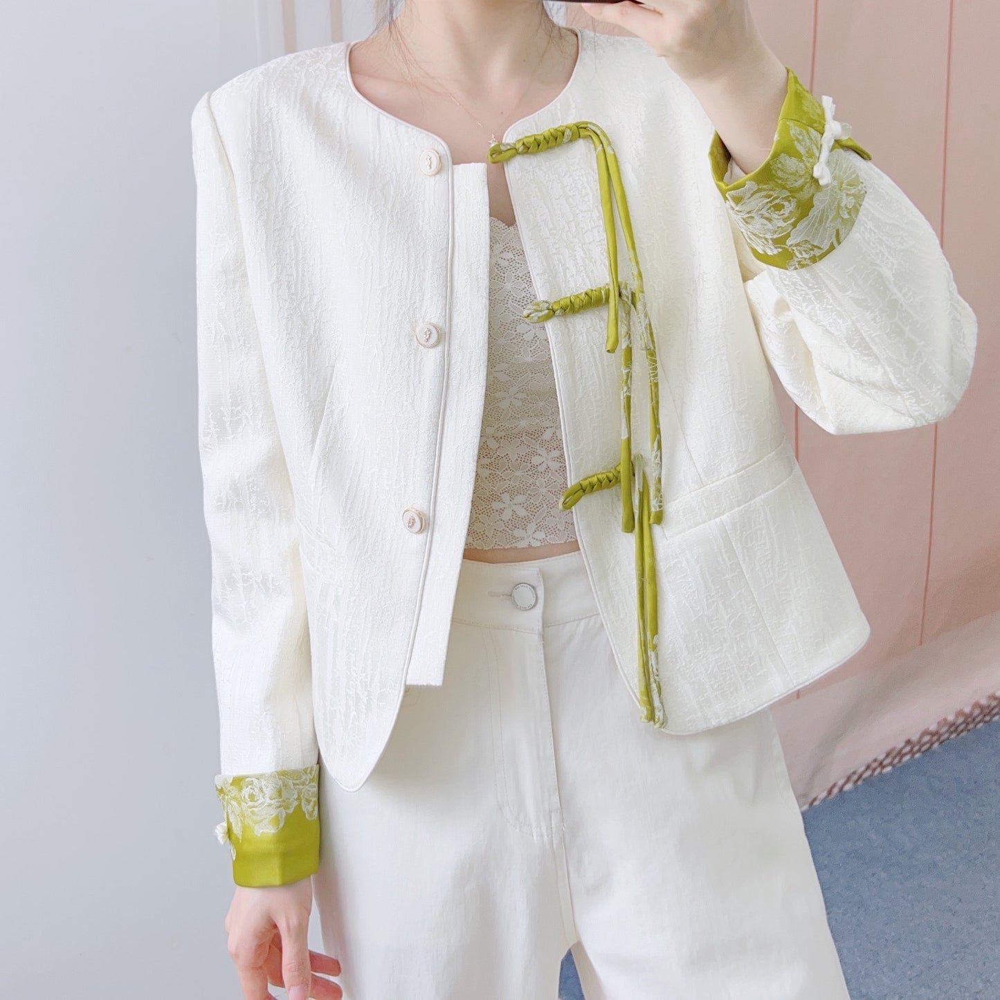 Dame elegant blazerjakke med fashionable knapdetaljer og unik snøring Stilla